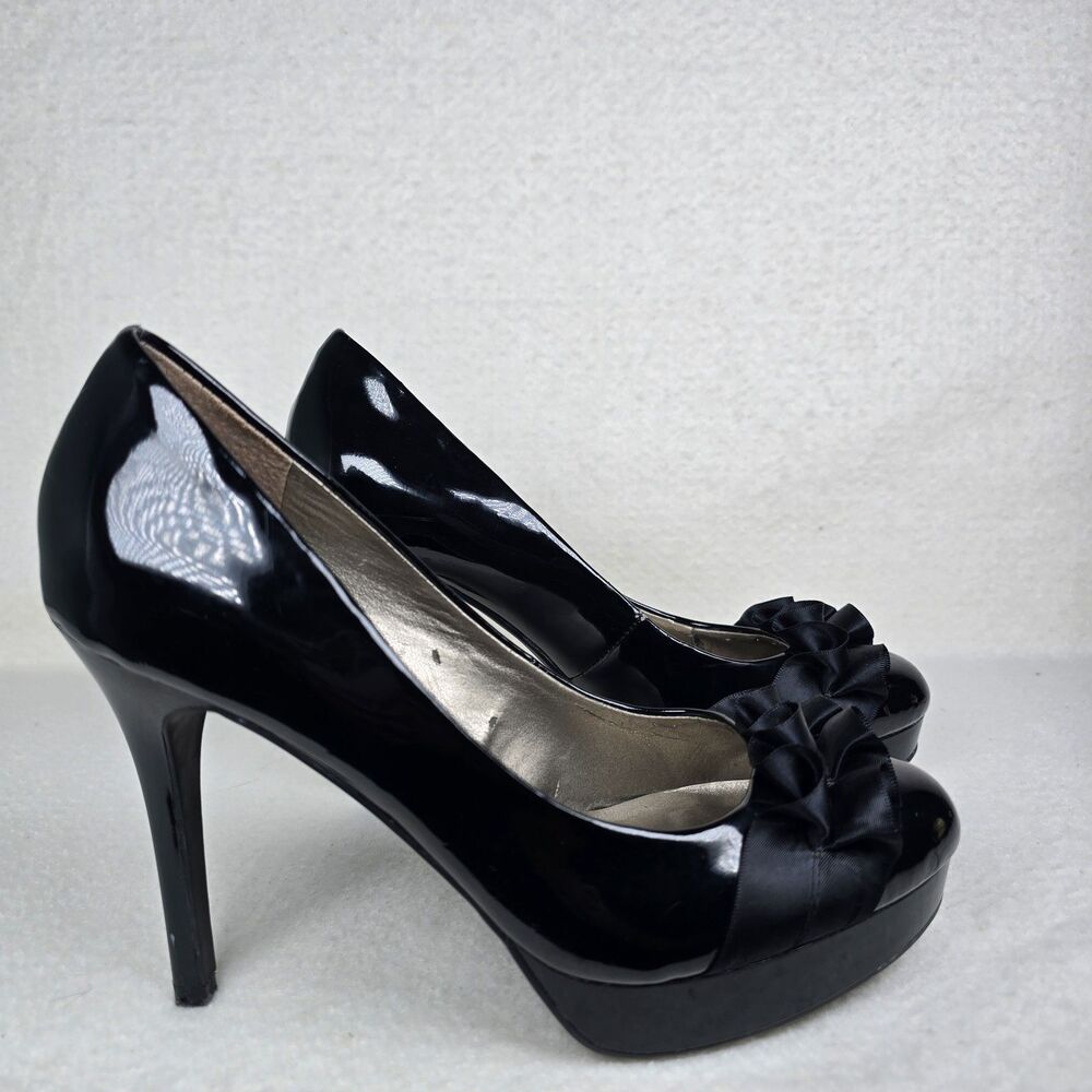 Carlos Santana Black Patent Leather Stiletto Heels Ruffle Classy 6.5 Priceless - Picture 6 of 8